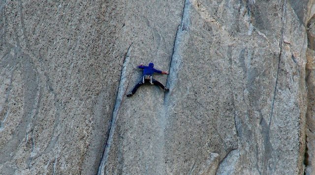 フリークライミングで世界で初めてドーン・ウォール制覇に成功した　(C)Tom Evans